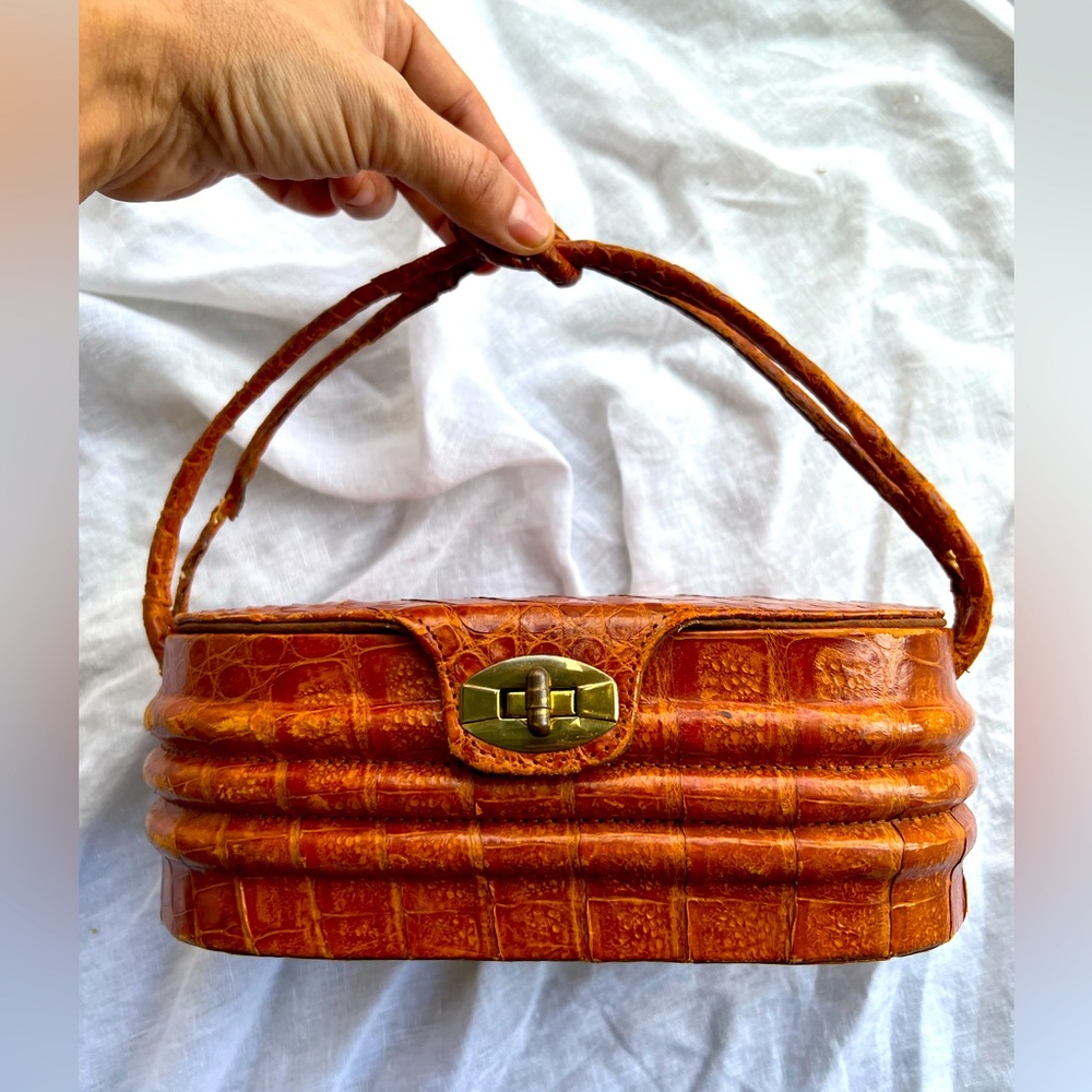 Vintage Purse 1960s Genuine Aligator Skin. Extremely rare trunk style clutch.